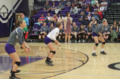 Leah Wahlquist (10), Haley Stallings (11), and Jorden Robertson (11) prepare to return a serve.