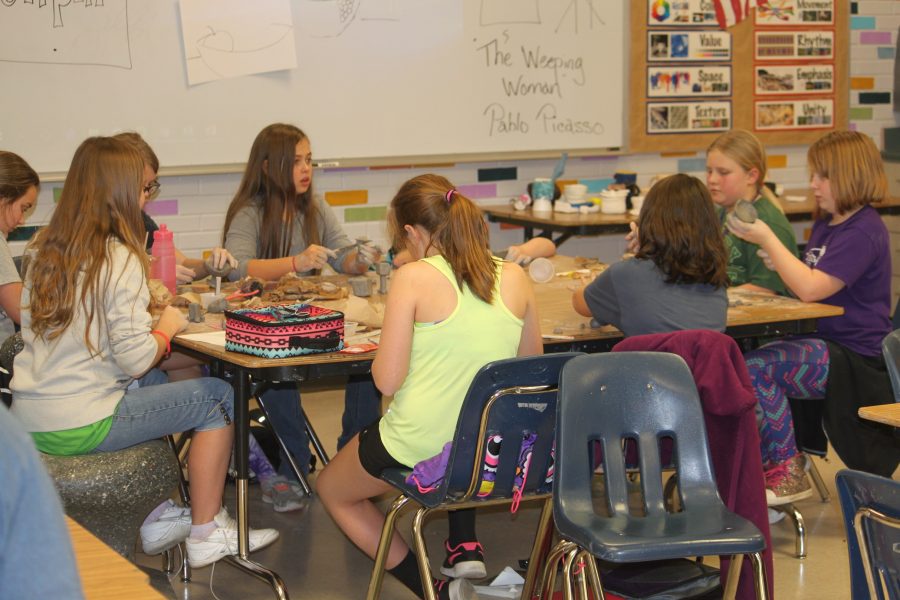 Students work on clay pinch pots after school at an art club meeting.
PHOTO BY BAILEY CHANDLER