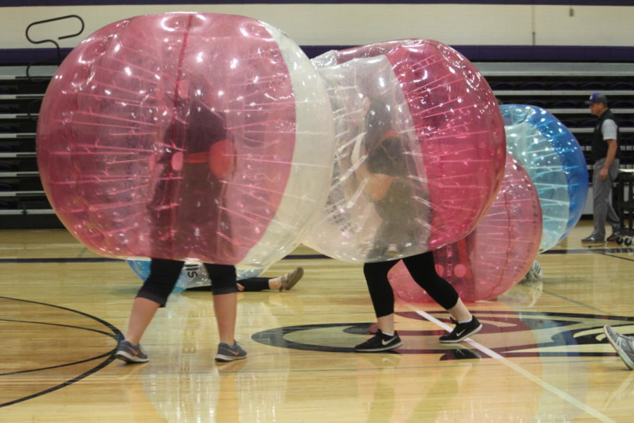 Students play Bubble Ball at SADD Kickoff