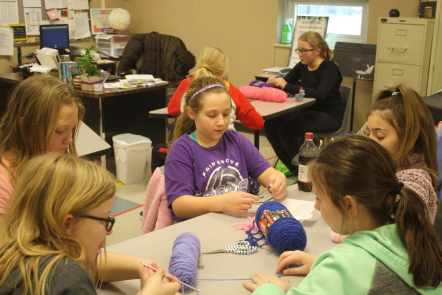 Middle+School+students+participate+in+Crochet+Club
