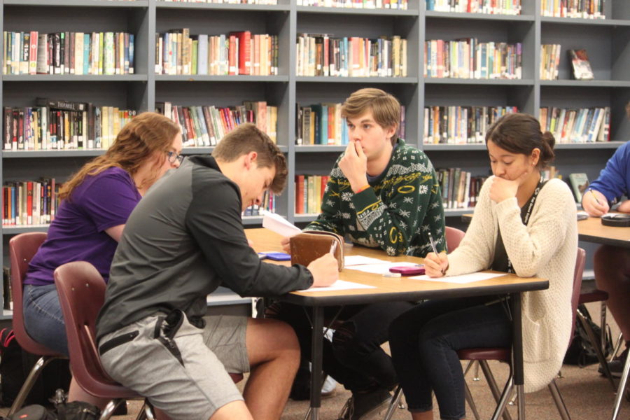 Team+B+answers+a+question+during+the+Science+Bowl.