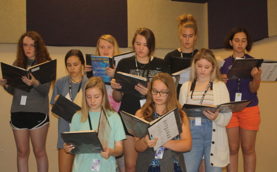 High School Choir practicing during their 3rd hour class