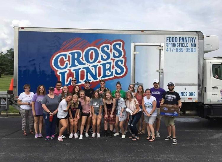 Fair Grove Student Council volunteers at a Crosslines food drive on October 4th. Photo courtesy of @fghs_stuco on Instagram.