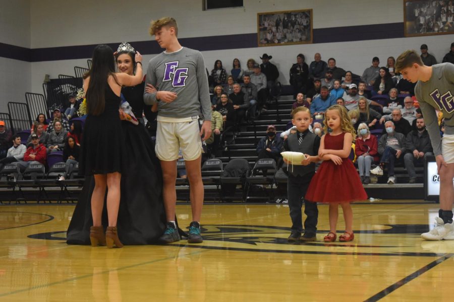 Brooklyn Luna being crowned queen at courtwarming 2020-2021.
