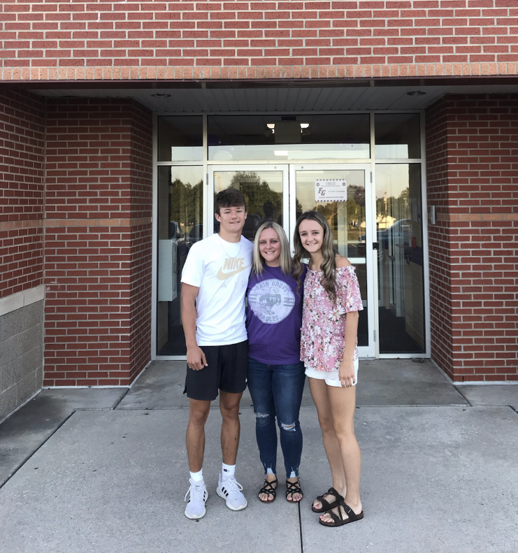 Rhonda Daniels (center) with her children, Brooke (right) and Logan (left) Daniels, on the first day of the 2021-2022 school year.