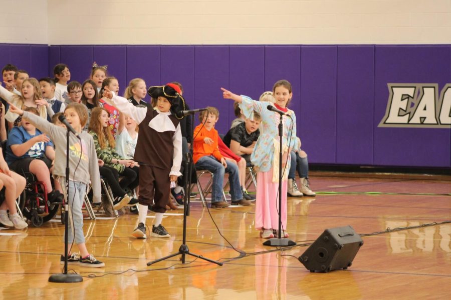 Fair Grove Elementary Class performing (photo provided by Fair Grove Newspaper Staff).