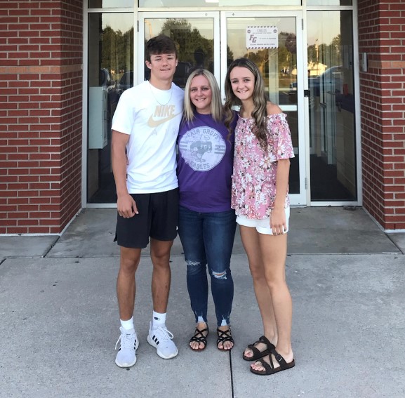 Rhonda Daniels (center) with her children, Brooke (right) and Logan (left) Daniels, on the first day of the 2021-2022 school year.