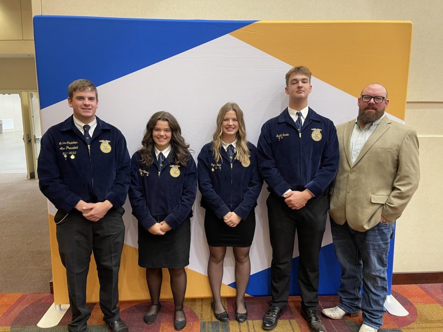 FFA+contestants+%28left+to+right%29%3A+Lucas+Crutcher+%282022+Graduate%29%2C+Hannah+Morris+%2812%29%2C+Taylor+Rode+%2812%29%2C+Brett+Sartin+%2812%29%2C+and+Mr.+Johnson.+%28picture+provided+by+Taylor+Rode%29