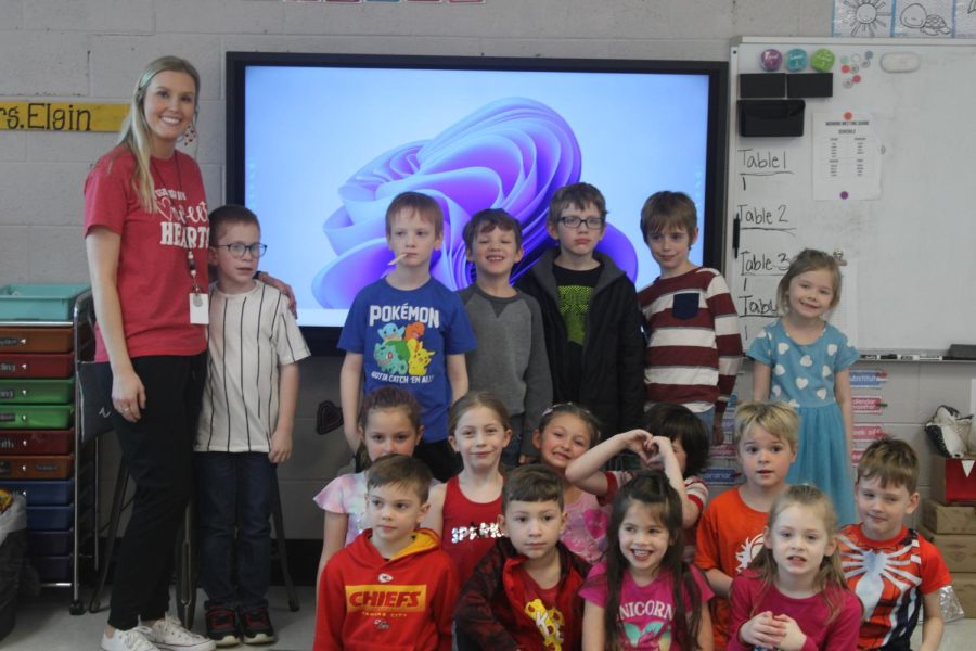 Kelly Elgin first grade class. Left to righ: Franklin Schneider, Vincent Davis, Charlie Reddy, Bentley Gaddy, Barrett Neidert, Madison Brown, Rebel Neely, Bailey Stanley, Aliya Twaddle, Kayson Stafford, Owen Ray, Oliver Loveday, Baylor Baxter, Cannon Ebbrecht, Dani Azeez, Madison Brown. (photo taken by Christian Allen)