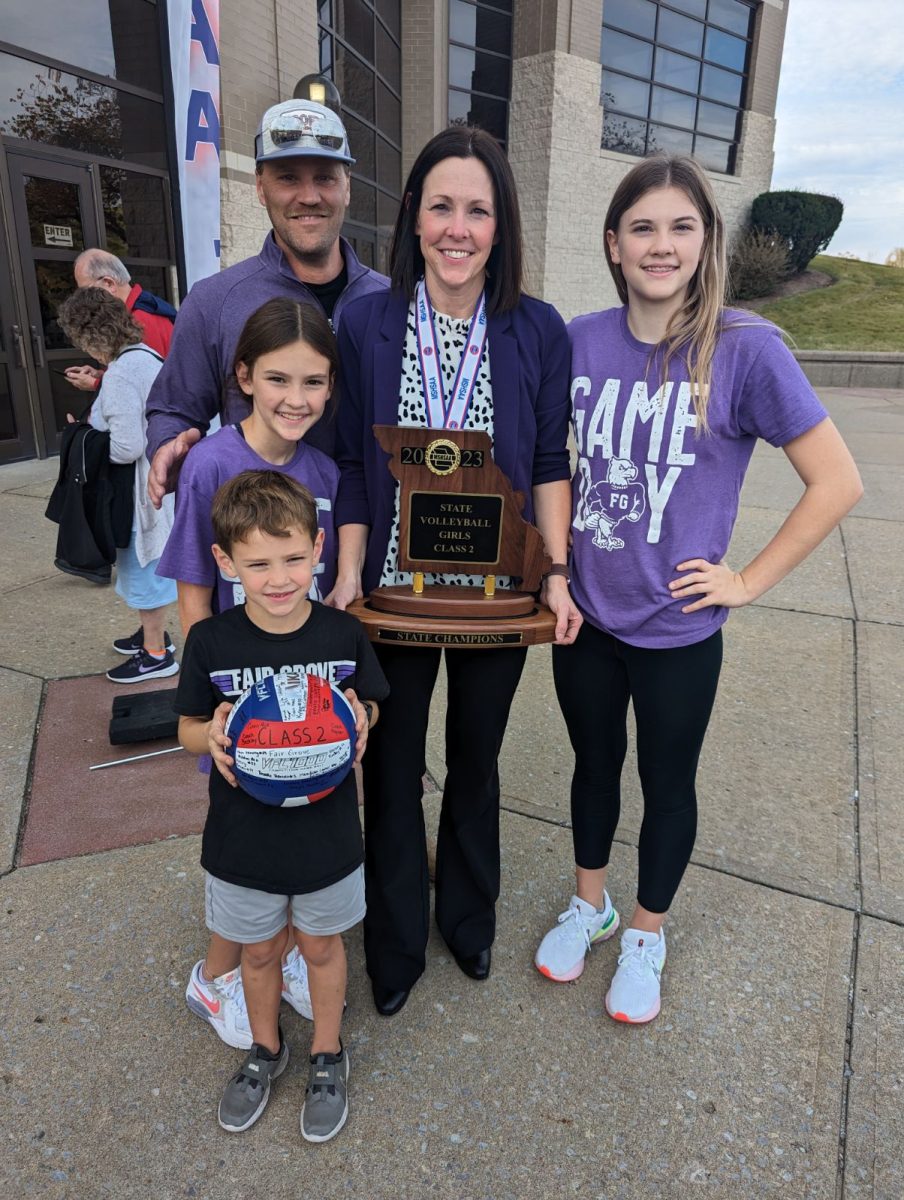 Tonya+Peck+after+winning+the+Class+2+State+Championship+with+her+husband+Matt+Peck+and+her+children+Kynlee%2C+Karis%2C+and+Creed+Peck