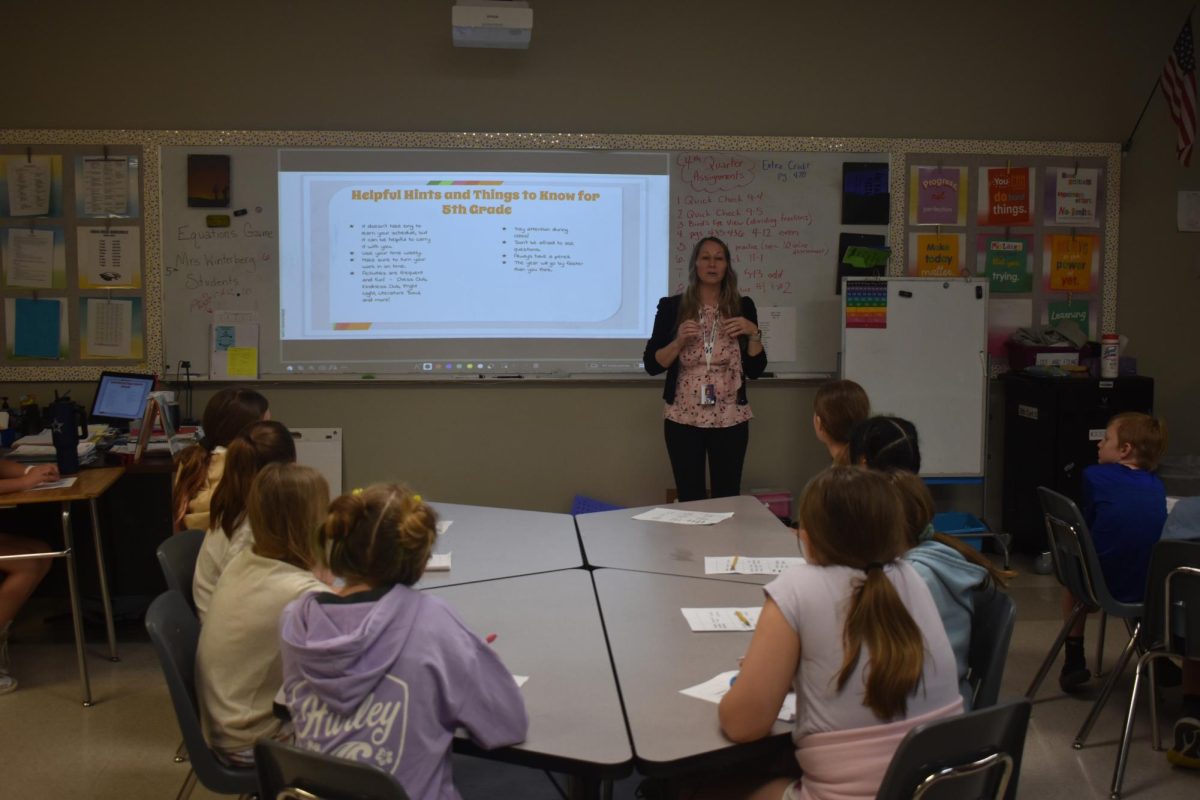5th grade teacher Joanna Winterberg speaking to 4th graders. (Front: Joanna Winterberg) 