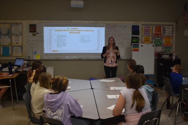 5th grade teacher Joanna Winterberg speaking to 4th graders. (Front: Joanna Winterberg) 