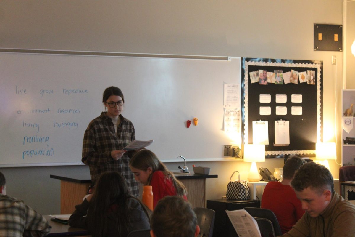 Mrs. Fender teaching her 6th grade science class at Fair Grove middle school.