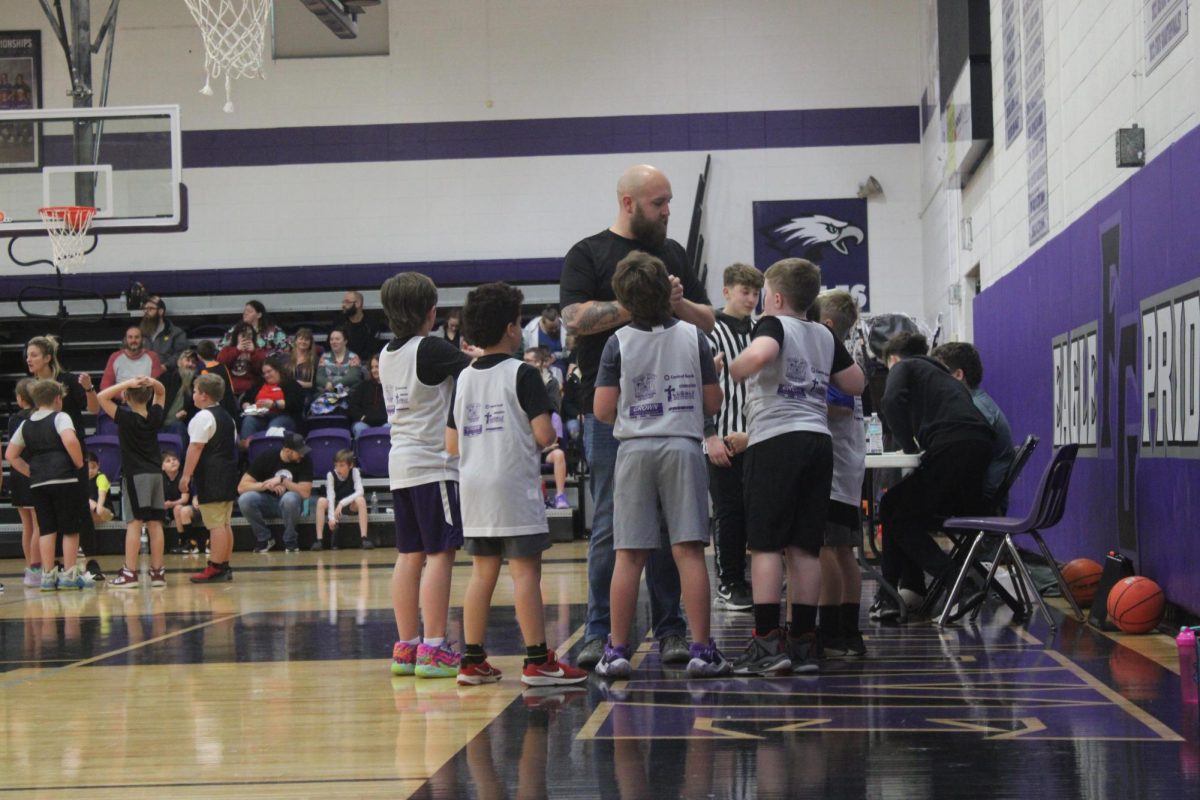 Josh North coaching his team of Fair Grove 3rd and 4th graders during the Fair Grove Park Sports Basketball game.