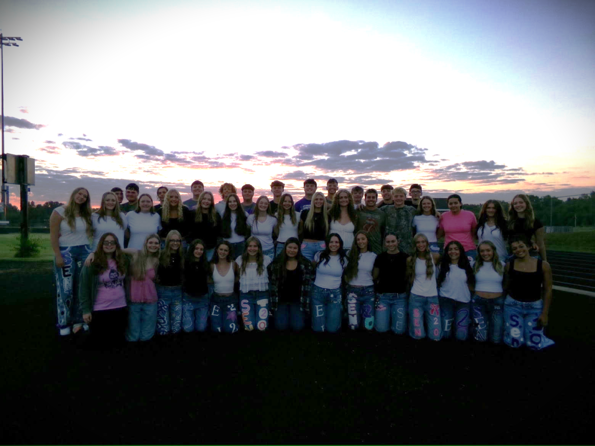 The class of 2026 enjoying one of their last events of highschool. Senior Sunrise was on August 22nd.
Featured in the back first row are Aedan Goins, Payton Gann, Lee Vancleave, Cayden Hartnett, Gavin Brock, Gage Green, Grant Fuller, Luke Trehal, Sam Moore, Jakoeby Mcdannald, Adrick Wilson, Maddox Dodd. Featured In the second row is, Quincy Williams, Carley Lepold, Zoey Drake, Sofee Garrett, Hannah Schwab, Becca Kepes, Haylee Potter, Kenna Fishback, Hali Stokes, Audrey Lemon, Dylan George, Carson Trussell, Brenna Boatwright, Aislynn Starks, Taylor Wisely, Desiree Pollock, Featured In front row is, Lexy Defreece, Anna Moffis, Alyssa Faubion, Keira Sadler, Cheyenne Miller, Kara Padgett, June Chumbley, Addyson Nunley, Leila Huff, Shayla Haddock, Willow Buescher, Stephanie Raper, Lizzy Taylor, Eden Lair.