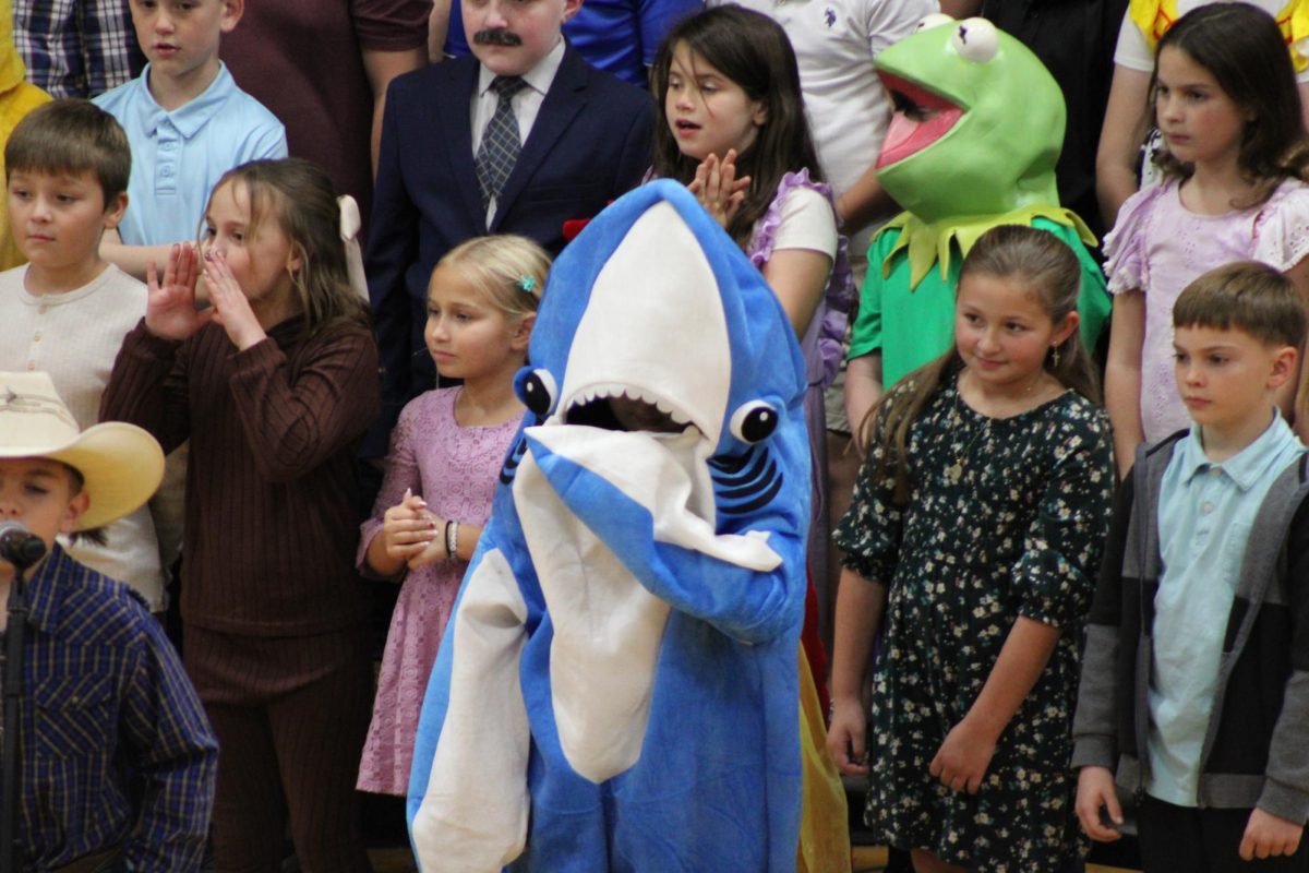 4th graders singing, dancing and having a good time during their music program.
From left to right: Oliver Loveday Sam Avery, Dani Azeez, Edison Schlak, Finley Johnson,
Adrian Dostan, Allisen Fent, Lylian Cummins, Aliya Twaddle, and Baylor Baxter, David Parnell