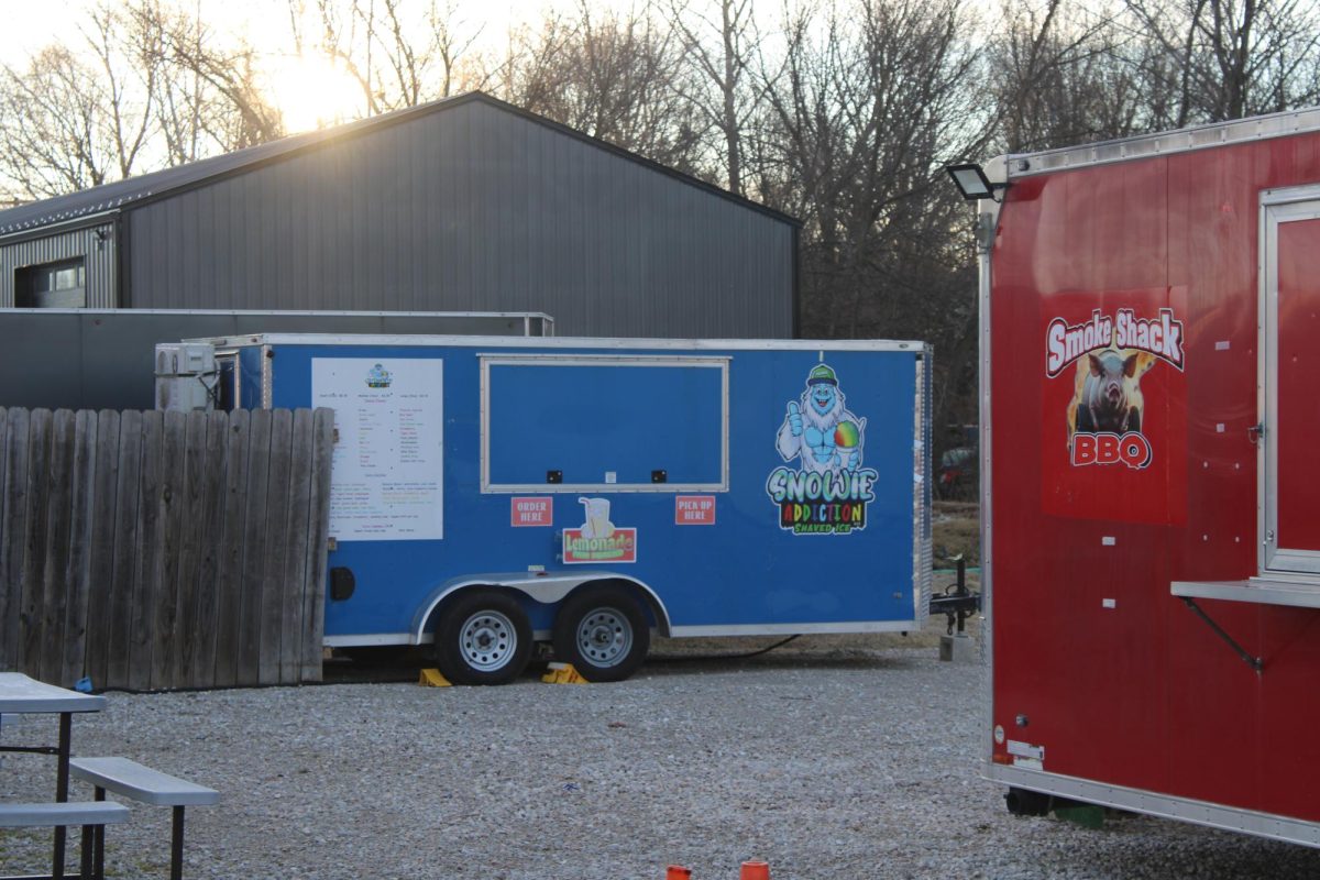Fair Grove's very own Snowy Addiction and Smoke Shack set up next to O'Reilly Auto Parts. They have created their own cozy spot for community members to enjoy their food and treats. 